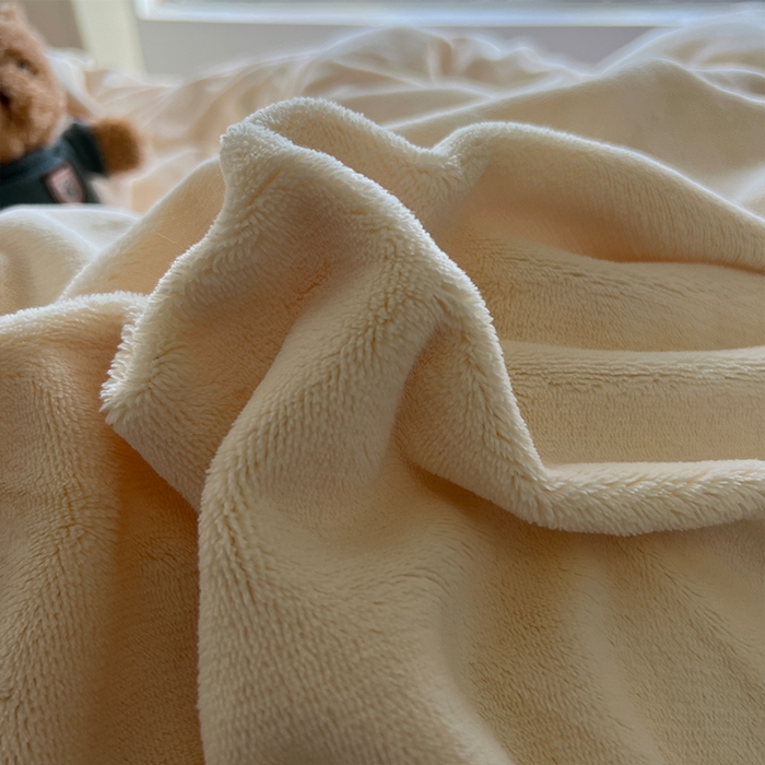 91家纺网 家纺一手货源 找家纺 原素 2025秋冬加厚双拼纯色牛奶绒四件套 牛奶绒-白桃香芋紫