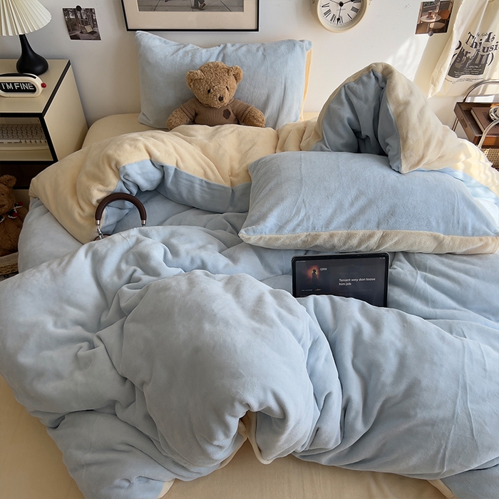 91家纺网 家纺一手货源 找家纺 原素 2025秋冬加厚双拼纯色牛奶绒四件套 牛奶绒-浅蓝奶黄