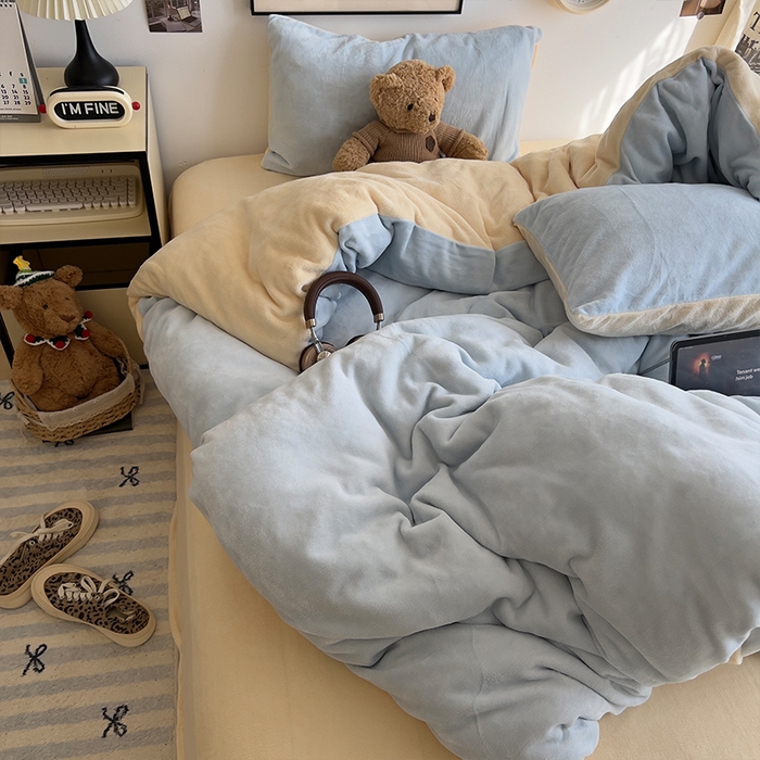 91家纺网 家纺一手货源 找家纺 原素 2025秋冬加厚双拼纯色牛奶绒四件套 牛奶绒-浅蓝奶黄