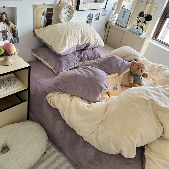 91家纺网 家纺一手货源 找家纺 原素 2025秋冬加厚双拼纯色牛奶绒四件套 牛奶绒-白桃香芋紫