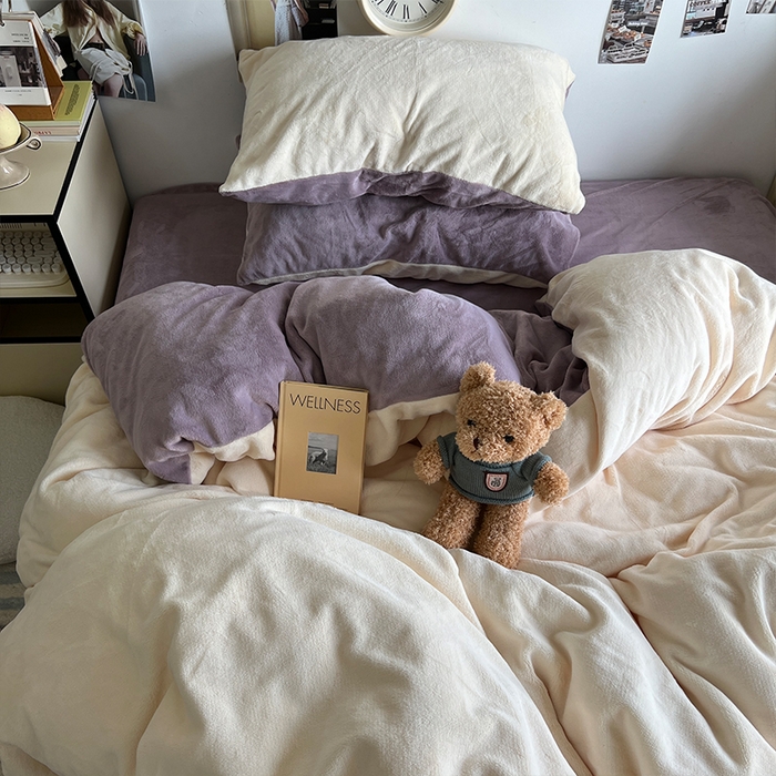 91家纺网 家纺一手货源 找家纺 原素 2025秋冬加厚双拼纯色牛奶绒四件套 牛奶绒-白桃香芋紫