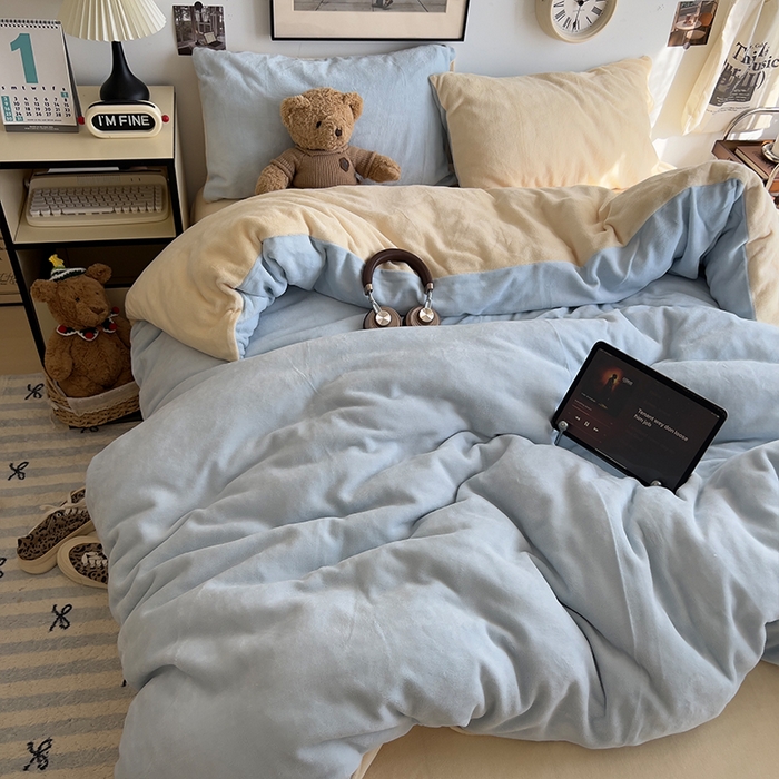 91家纺网 家纺一手货源 找家纺 原素 2025秋冬加厚双拼纯色牛奶绒四件套 牛奶绒-浅蓝奶黄