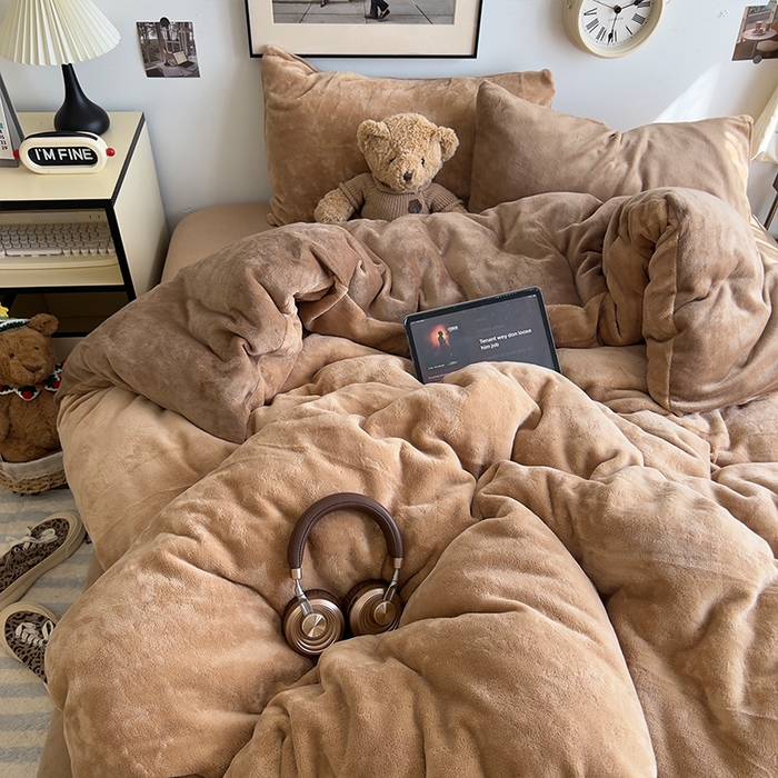 91家纺网 家纺一手货源 找家纺 原素 2025秋冬加厚双拼纯色牛奶绒四件套 牛奶绒-巧克力奶盖