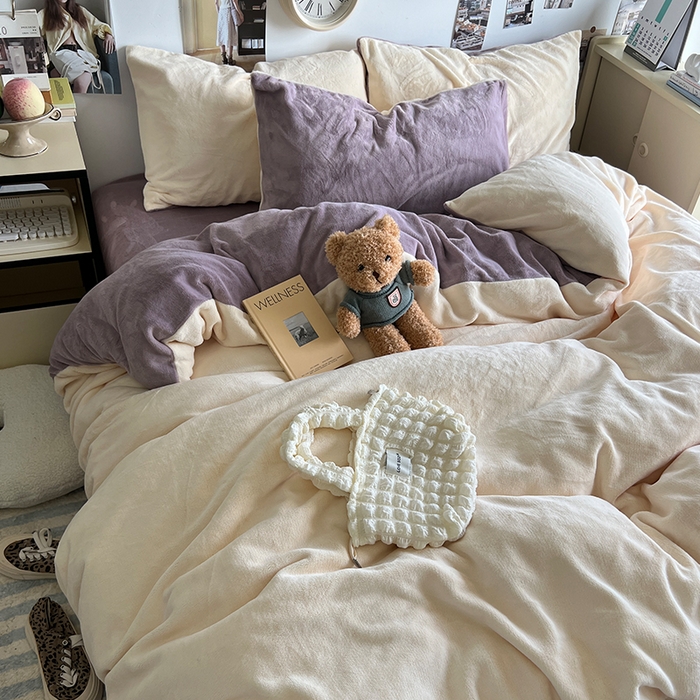 91家纺网 家纺一手货源 找家纺 原素 2025秋冬加厚双拼纯色牛奶绒四件套 牛奶绒-白桃香芋紫