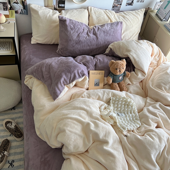 91家纺网 家纺一手货源 找家纺 原素 2025秋冬加厚双拼纯色牛奶绒四件套 牛奶绒-白桃香芋紫