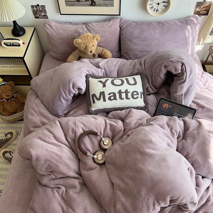 91家纺网 家纺一手货源 找家纺 原素 2025秋冬加厚双拼纯色牛奶绒四件套 牛奶绒-芋泥波波紫