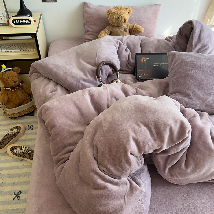 91家纺网 家纺一手货源 找家纺 原素 2025秋冬加厚双拼纯色牛奶绒四件套 牛奶绒-芋泥波波紫