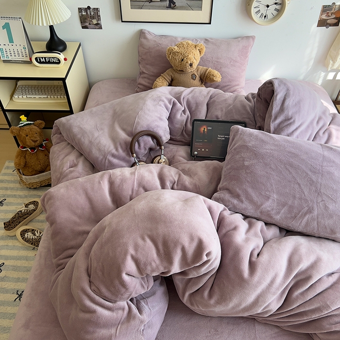 91家纺网 家纺一手货源 找家纺 原素 2025秋冬加厚双拼纯色牛奶绒四件套 牛奶绒-芋泥波波紫