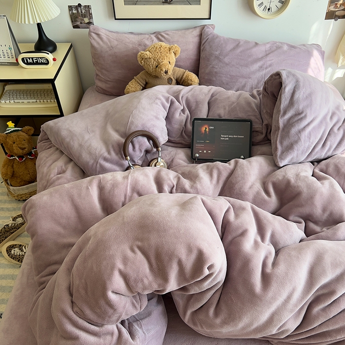 91家纺网 家纺一手货源 找家纺 原素 2025秋冬加厚双拼纯色牛奶绒四件套 牛奶绒-芋泥波波紫