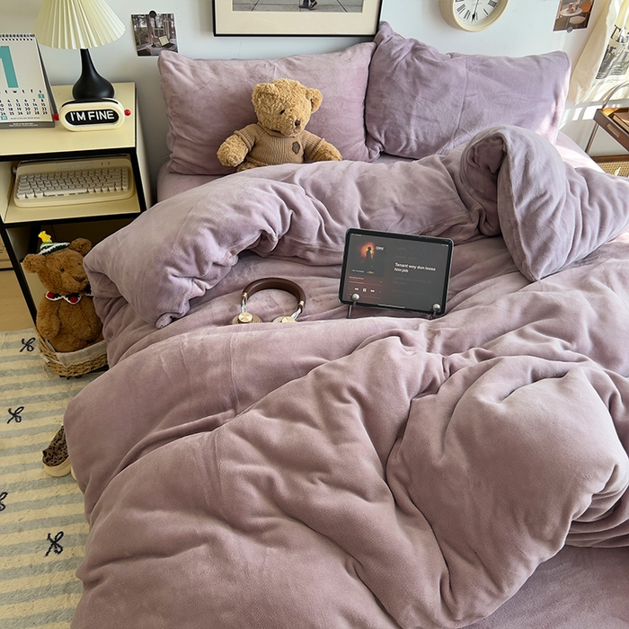 91家纺网 家纺一手货源 找家纺 原素 2025秋冬加厚双拼纯色牛奶绒四件套 牛奶绒-芋泥波波紫