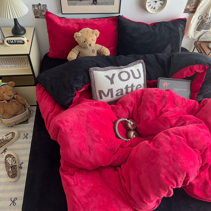 91家纺网 家纺一手货源 找家纺 原素 2025秋冬加厚双拼纯色牛奶绒四件套 牛奶绒-可可红暗黑