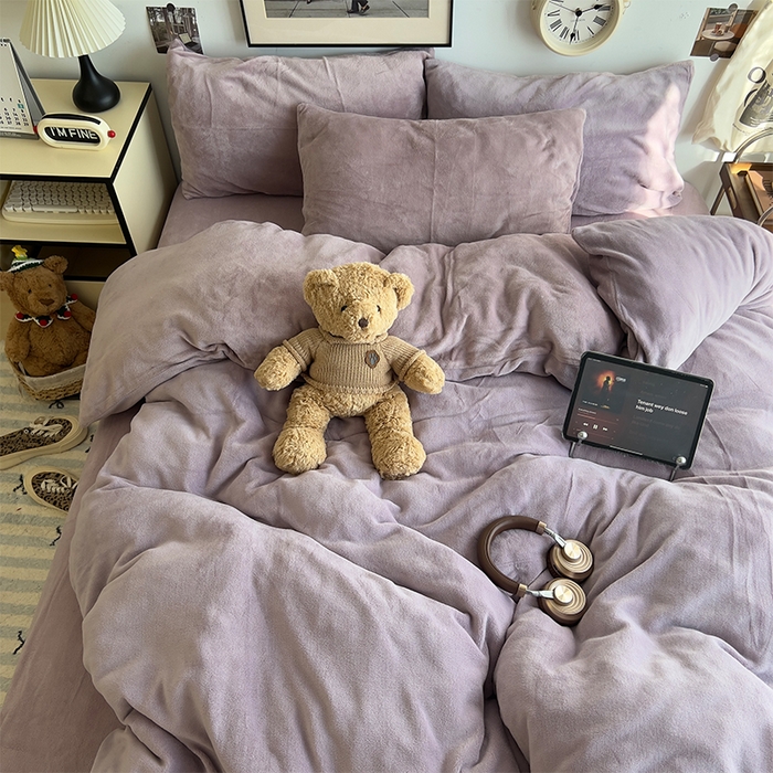 91家纺网 家纺一手货源 找家纺 原素 2025秋冬加厚双拼纯色牛奶绒四件套 牛奶绒-芋泥波波紫