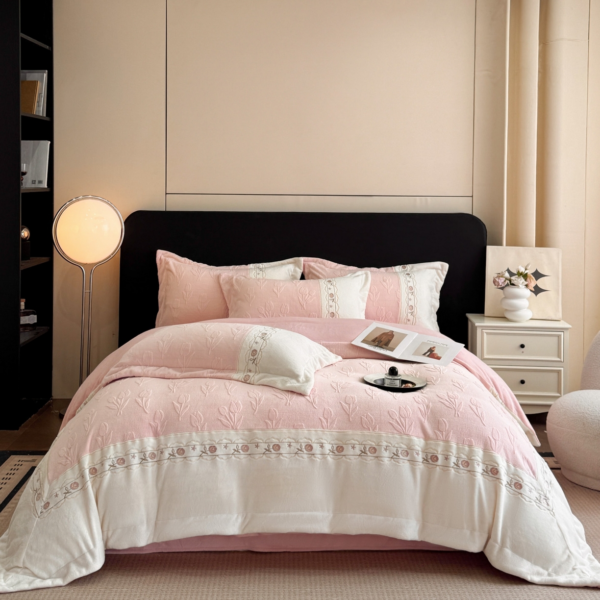 （总）博纳家纺 2025新款230克雕花绒法式花边刺绣拼角加厚牛奶绒四件套-美好时光 控价劵后248（严格按控价来）