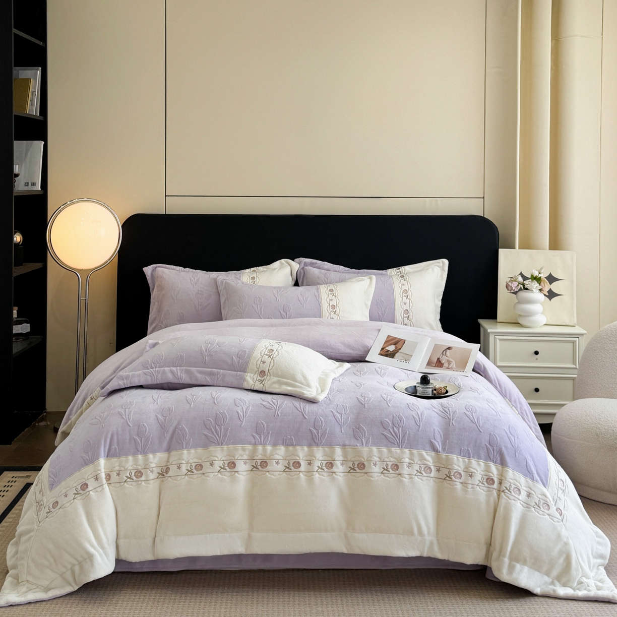 91家纺网 家纺一手货源 找家纺 博纳家纺 2025新款230克雕花绒法式花边刺绣拼角加厚牛奶绒四件套-美好时光 控价劵后248（严格按控价来） 美好时光-浅紫