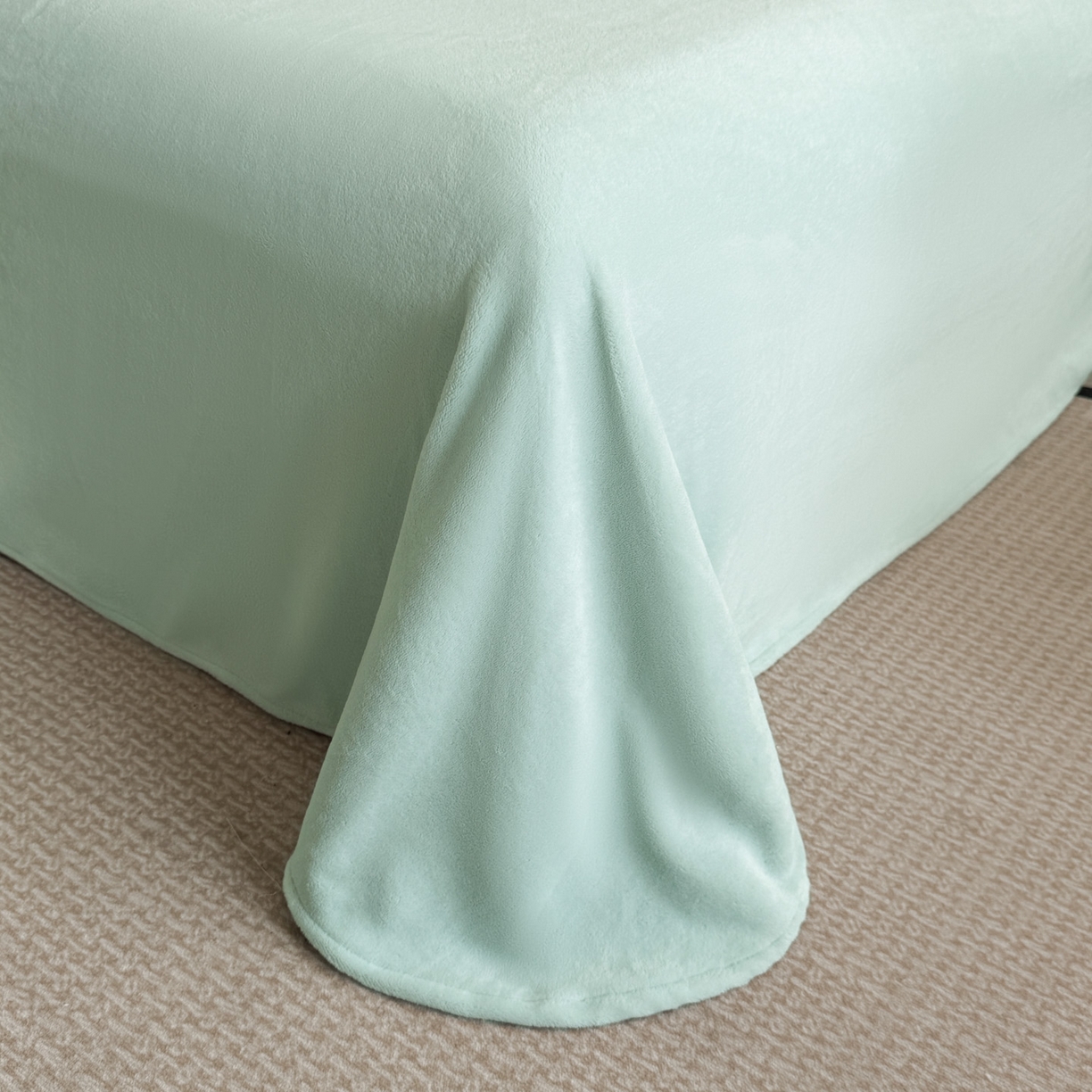 91家纺网 家纺一手货源 找家纺 博纳家纺 2025新款230克雕花绒法式花边刺绣拼角加厚牛奶绒四件套-美好时光 控价劵后248（严格按控价来） 美好时光-优雅绿