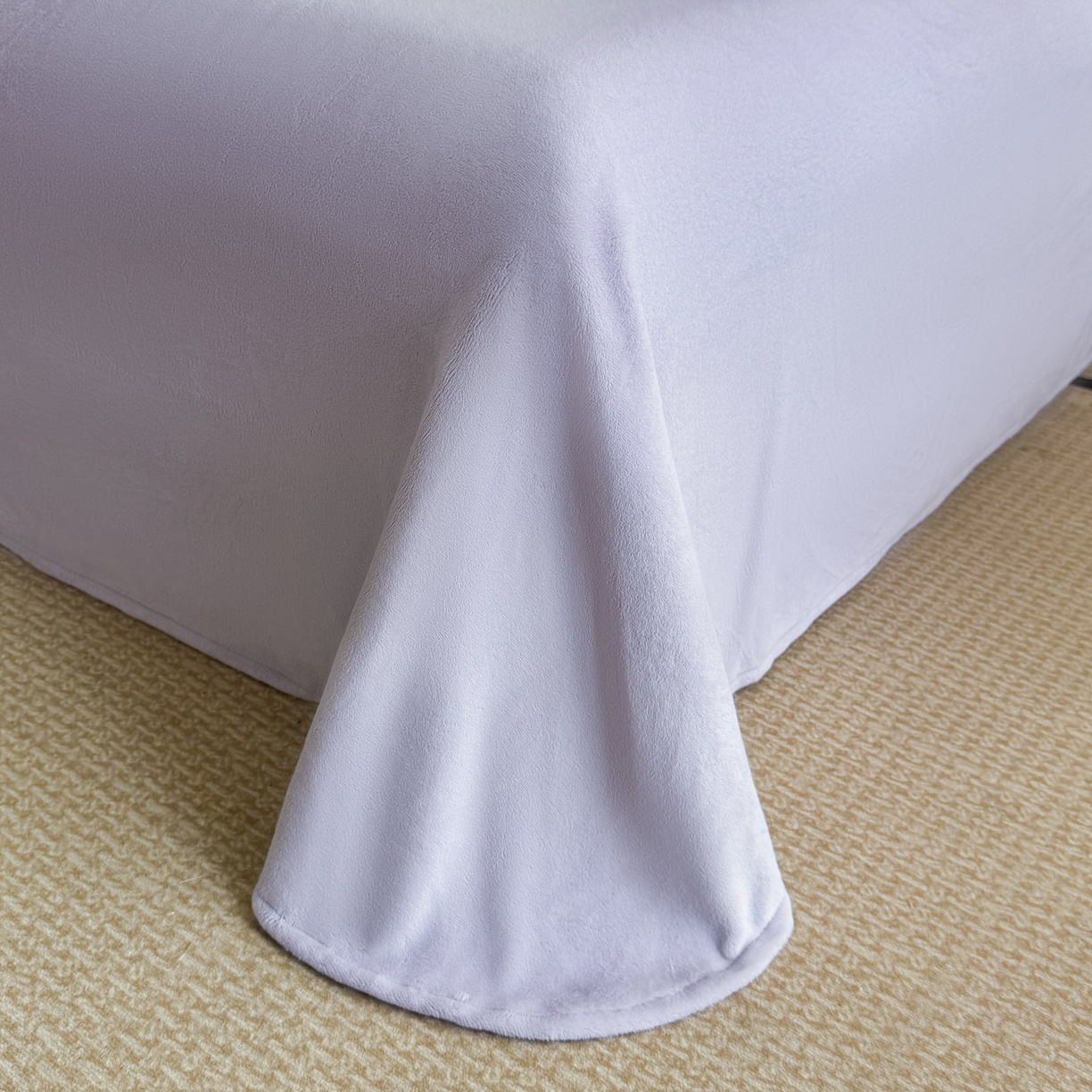 91家纺网 家纺一手货源 找家纺 博纳家纺 2025新款230克雕花绒法式花边刺绣拼角加厚牛奶绒四件套-美好时光 控价劵后248（严格按控价来） 美好时光-浅紫