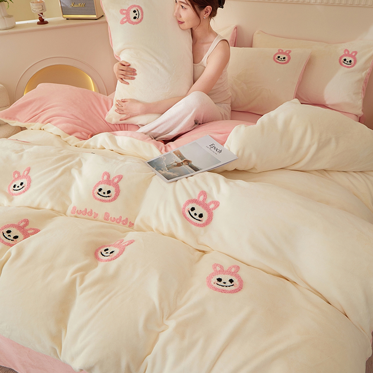 91家纺网 家纺一手货源 找家纺 （总）yyds网供 2025秋冬加厚牛奶绒四件套卡通毛巾绣花宝宝绒婴儿绒水晶绒法莱绒AB版