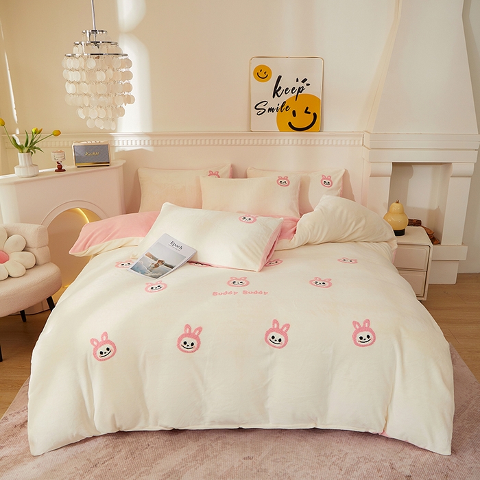 91家纺网 家纺一手货源 找家纺 yyds网供 2025秋冬加厚牛奶绒四件套卡通毛巾绣花宝宝绒婴儿绒水晶绒法莱绒AB版 布拉拉-毛巾绣