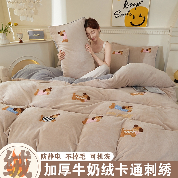 91家纺网 家纺一手货源 找家纺 yyds网供 2025秋冬加厚牛奶绒四件套卡通毛巾绣花宝宝绒婴儿绒水晶绒法莱绒AB版 腊肠狗-毛巾绣