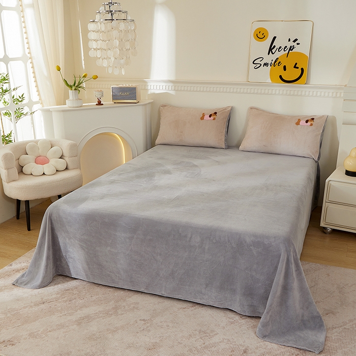 91家纺网 家纺一手货源 找家纺 yyds网供 2025秋冬加厚牛奶绒四件套卡通毛巾绣花宝宝绒婴儿绒水晶绒法莱绒AB版 腊肠狗-毛巾绣