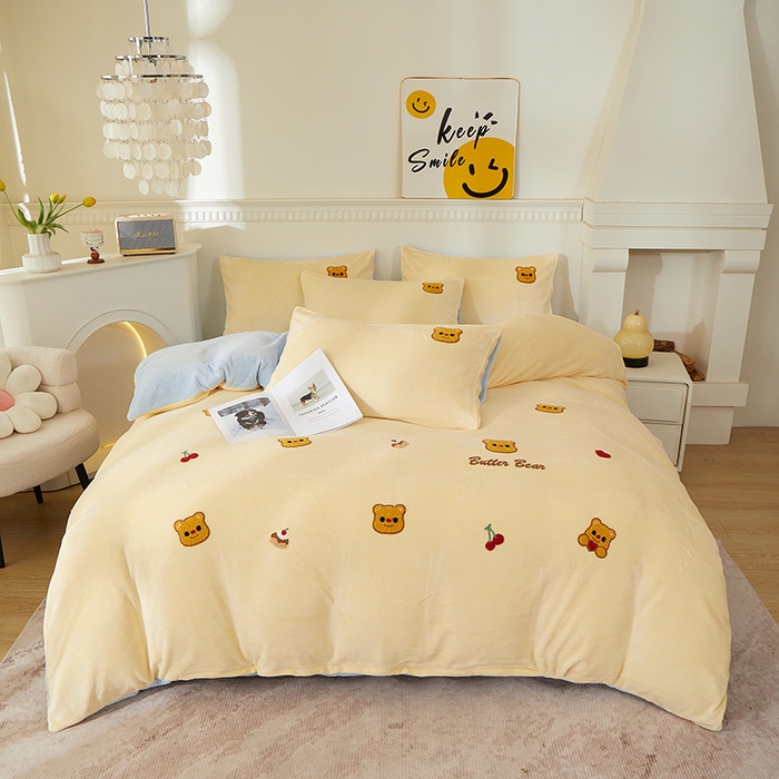 91家纺网 家纺一手货源 找家纺 yyds网供 2025秋冬加厚牛奶绒四件套卡通毛巾绣花宝宝绒婴儿绒水晶绒法莱绒AB版 奶油熊-毛巾绣