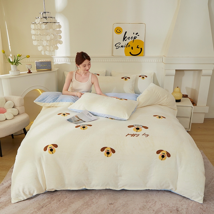 91家纺网 家纺一手货源 找家纺 yyds网供 2025秋冬加厚牛奶绒四件套卡通毛巾绣花宝宝绒婴儿绒水晶绒法莱绒AB版 淘气狗-毛巾绣