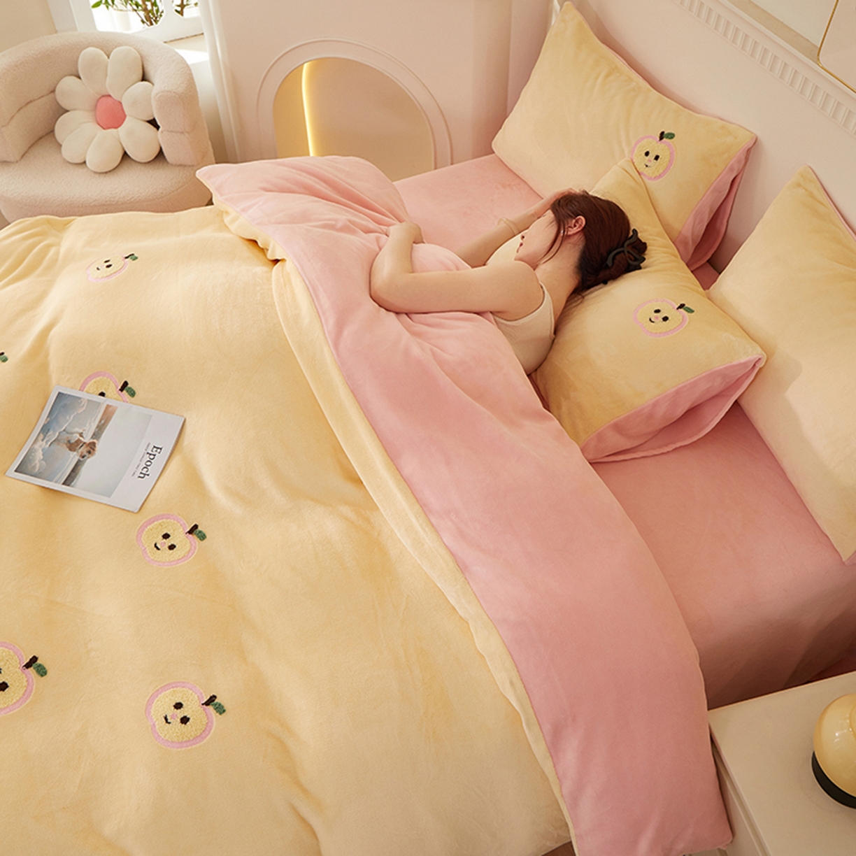 91家纺网 家纺一手货源 找家纺 yyds网供 2025秋冬加厚牛奶绒四件套卡通毛巾绣花宝宝绒婴儿绒水晶绒法莱绒AB版 小苹果-毛巾绣