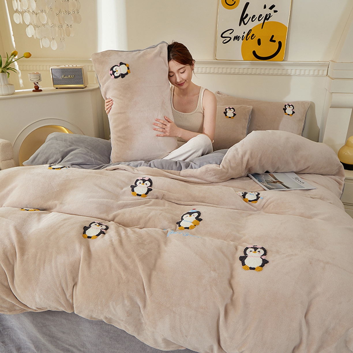 91家纺网 家纺一手货源 找家纺 yyds网供 2025秋冬加厚牛奶绒四件套卡通毛巾绣花宝宝绒婴儿绒水晶绒法莱绒AB版 小企鹅-毛巾绣