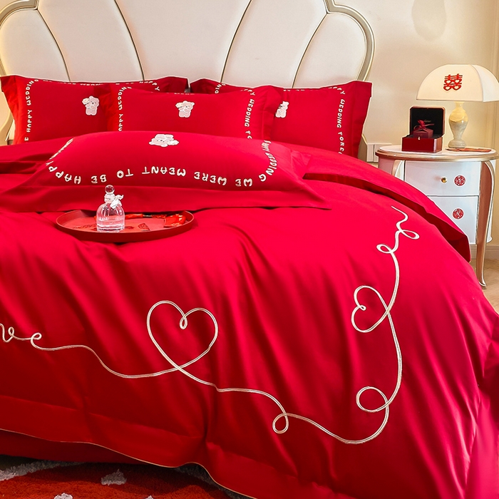 91家纺网 家纺一手货源 找家纺 置顶家纺 2025新款亲肤磨毛刺绣婚庆四件套系列-棚拍 恩爱-大红