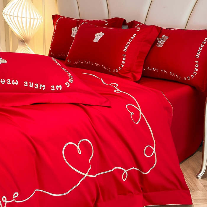 91家纺网 家纺一手货源 找家纺 置顶家纺 2025新款亲肤磨毛刺绣婚庆四件套系列-棚拍 恩爱-大红