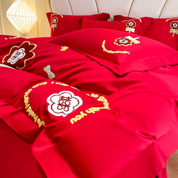 91家纺网 家纺一手货源 找家纺 置顶家纺 2025新款亲肤磨毛刺绣婚庆四件套系列-棚拍 合美-大红