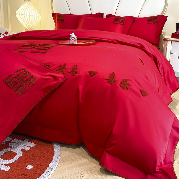 91家纺网 家纺一手货源 找家纺 置顶家纺 2025新款亲肤磨毛刺绣婚庆四件套系列-棚拍 欢喜.喜乐-大红