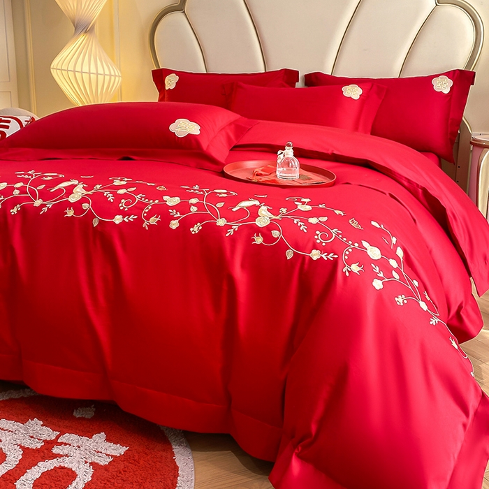 91家纺网 家纺一手货源 找家纺 置顶家纺 2025新款亲肤磨毛刺绣婚庆四件套系列-棚拍 金玉满堂-大红