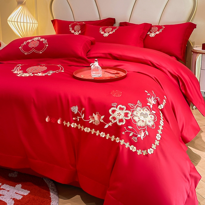 91家纺网 家纺一手货源 找家纺 置顶家纺 2025新款亲肤磨毛刺绣婚庆四件套系列-棚拍 倾心-大红