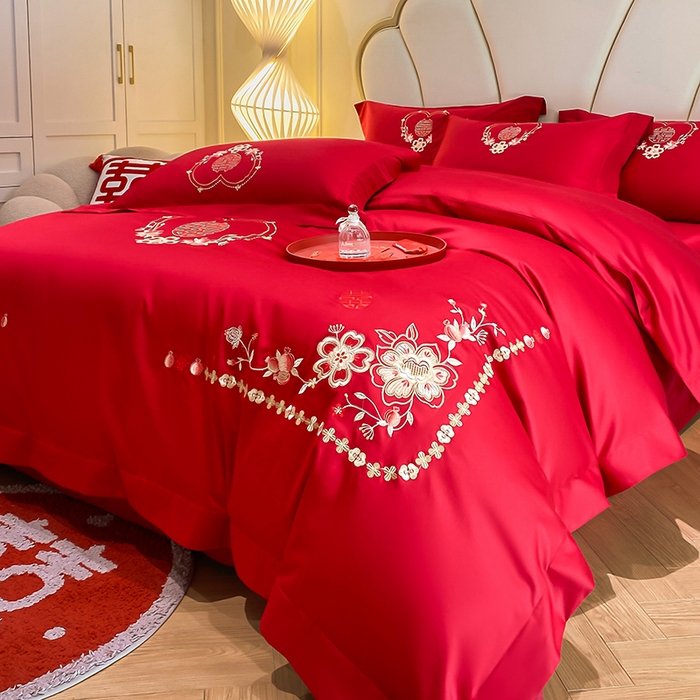 91家纺网 家纺一手货源 找家纺 置顶家纺 2025新款亲肤磨毛刺绣婚庆四件套系列-棚拍 倾心-大红