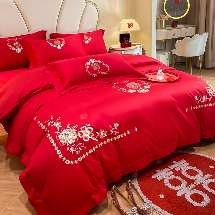 91家纺网 家纺一手货源 找家纺 置顶家纺 2025新款亲肤磨毛刺绣婚庆四件套系列-棚拍 倾心-大红