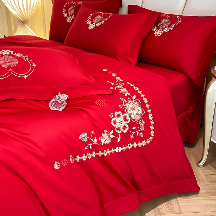 91家纺网 家纺一手货源 找家纺 置顶家纺 2025新款亲肤磨毛刺绣婚庆四件套系列-棚拍 倾心-大红