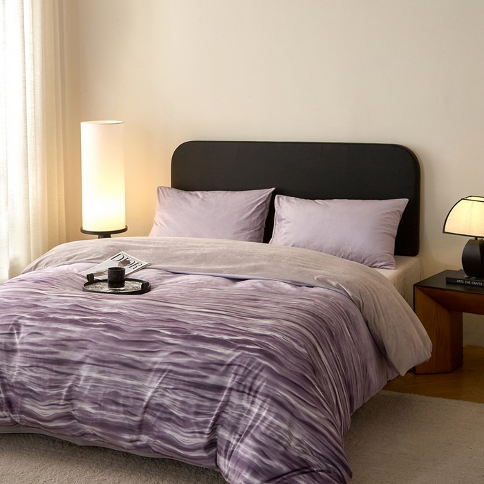 91家纺网 家纺一手货源 找家纺 ONE TWO ONE 121 2025秋冬新款牛奶绒德芙绒宝宝绒婴儿绒短毛绒四件套床单被套-波光莎娜【未来大爆款】【提供买家秀】  会员-10    控价 标准258  加大278 波光莎娜-紫