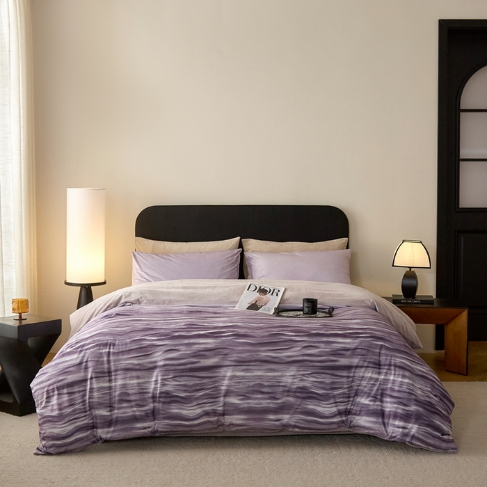 91家纺网 家纺一手货源 找家纺 ONE TWO ONE 121 2025秋冬新款牛奶绒德芙绒宝宝绒婴儿绒短毛绒四件套床单被套-波光莎娜【未来大爆款】【提供买家秀】  会员-10    控价 标准258  加大278 波光莎娜-紫