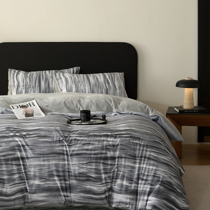 91家纺网 家纺一手货源 找家纺 ONE TWO ONE 121 2025秋冬新款牛奶绒德芙绒宝宝绒婴儿绒短毛绒四件套床单被套-波光莎娜【未来大爆款】【提供买家秀】  会员-10    控价 标准258  加大278 波光莎娜-灰