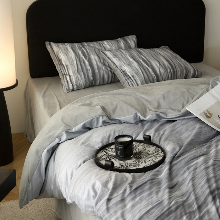 91家纺网 家纺一手货源 找家纺 ONE TWO ONE 121 2025秋冬新款牛奶绒德芙绒宝宝绒婴儿绒短毛绒四件套床单被套-波光莎娜【未来大爆款】【提供买家秀】  会员-10    控价 标准258  加大278 波光莎娜-灰