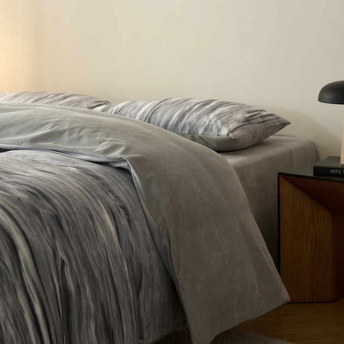 91家纺网 家纺一手货源 找家纺 ONE TWO ONE 121 2025秋冬新款牛奶绒德芙绒宝宝绒婴儿绒短毛绒四件套床单被套-波光莎娜【未来大爆款】【提供买家秀】  会员-10    控价 标准258  加大278 波光莎娜-灰