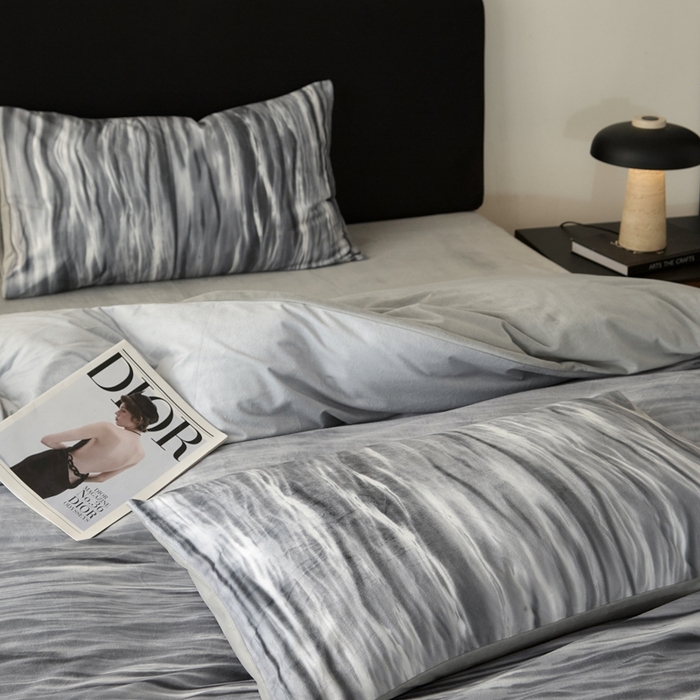 91家纺网 家纺一手货源 找家纺 ONE TWO ONE 121 2025秋冬新款牛奶绒德芙绒宝宝绒婴儿绒短毛绒四件套床单被套-波光莎娜【未来大爆款】【提供买家秀】  会员-10    控价 标准258  加大278 波光莎娜-灰