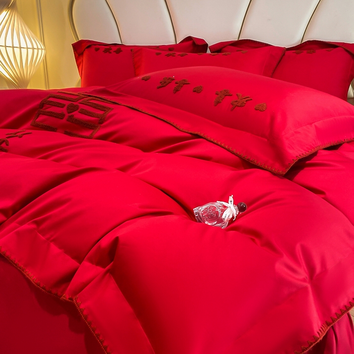 91家纺网 家纺一手货源 找家纺 置顶家纺 2025新款亲肤磨毛刺绣婚庆四件套系列-棚拍 喜从天降-大红