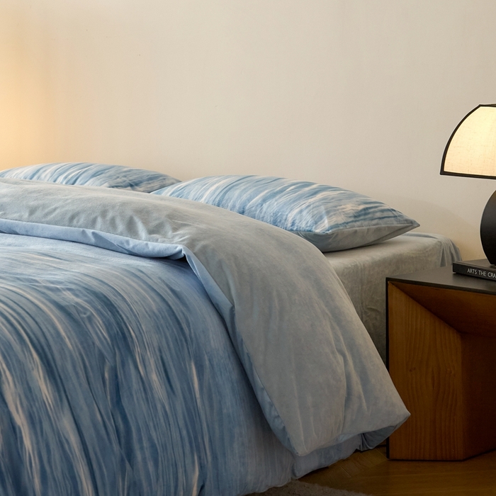 91家纺网 家纺一手货源 找家纺 ONE TWO ONE 121 2025秋冬新款牛奶绒德芙绒宝宝绒婴儿绒短毛绒四件套床单被套-波光莎娜【未来大爆款】【提供买家秀】  会员-10    控价 标准258  加大278 波光莎娜-蓝