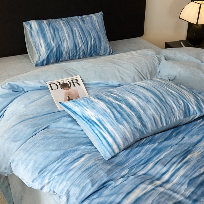 91家纺网 家纺一手货源 找家纺 ONE TWO ONE 121 2025秋冬新款牛奶绒德芙绒宝宝绒婴儿绒短毛绒四件套床单被套-波光莎娜【未来大爆款】【提供买家秀】  会员-10    控价 标准258  加大278 波光莎娜-蓝