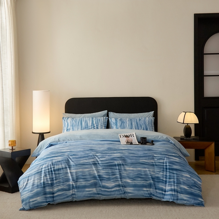 91家纺网 家纺一手货源 找家纺 ONE TWO ONE 121 2025秋冬新款牛奶绒德芙绒宝宝绒婴儿绒短毛绒四件套床单被套-波光莎娜【未来大爆款】【提供买家秀】  会员-10    控价 标准258  加大278 波光莎娜-蓝