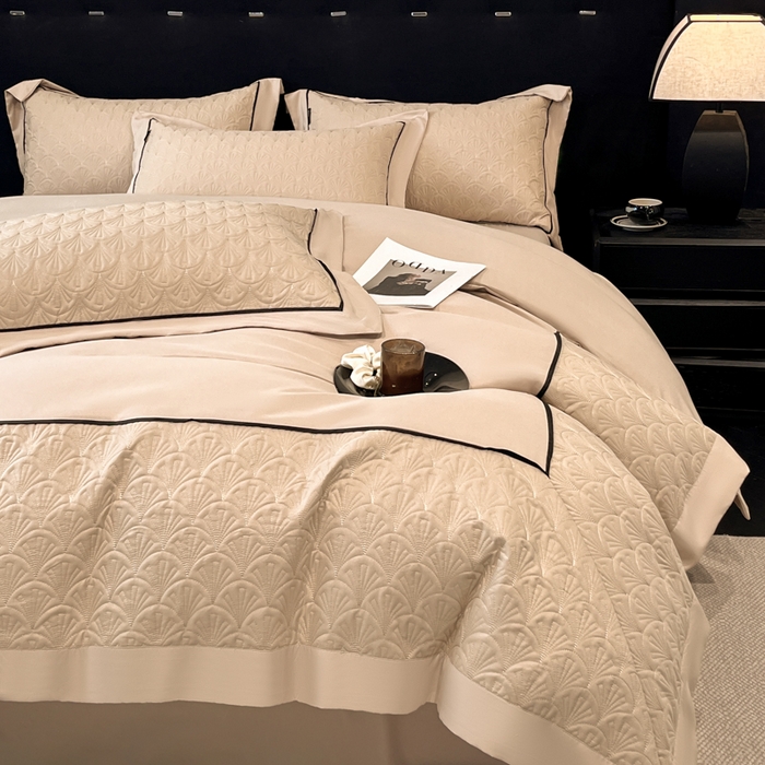 91家纺网 家纺一手货源 找家纺 博纳家纺 2025新款亲肤棉立体绗缝绣花拼角嵌绳四件套-浮光掠影 控价劵后198（严格按控价来） 浮光掠影-香槟