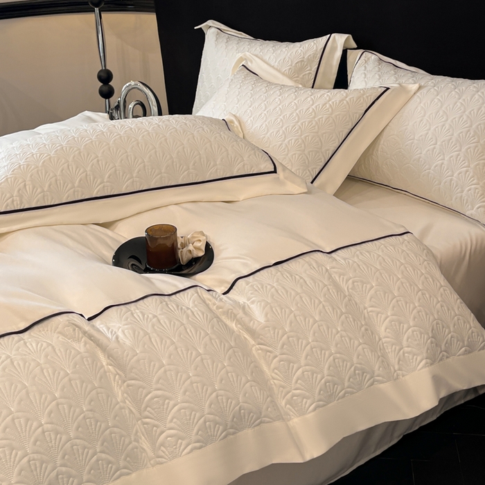 91家纺网 家纺一手货源 找家纺 博纳家纺 2025新款亲肤棉立体绗缝绣花拼角嵌绳四件套-浮光掠影 控价劵后198（严格按控价来） 浮光掠影-象牙白