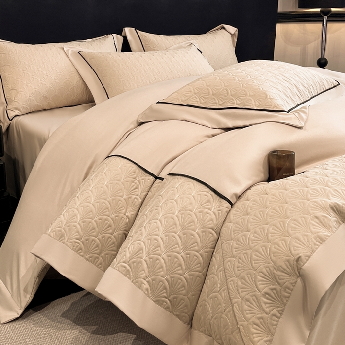 91家纺网 家纺一手货源 找家纺 博纳家纺 2025新款亲肤棉立体绗缝绣花拼角嵌绳四件套-浮光掠影 控价劵后198（严格按控价来） 浮光掠影-香槟